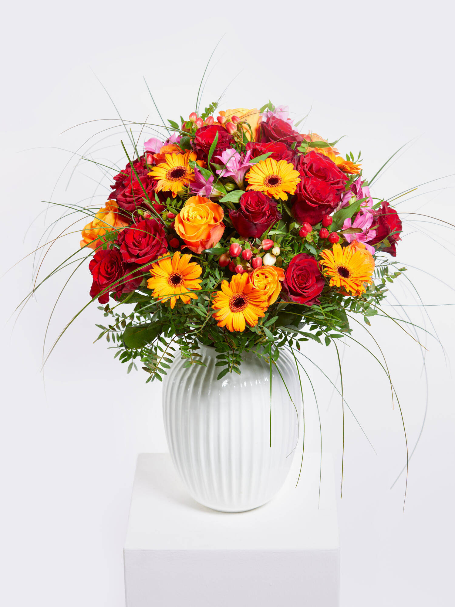 Leuchtendes Feuerwerk - Hauptblüte: Alstromerien, Germini, Rosen - Hauptfarbe: Orange, Pink