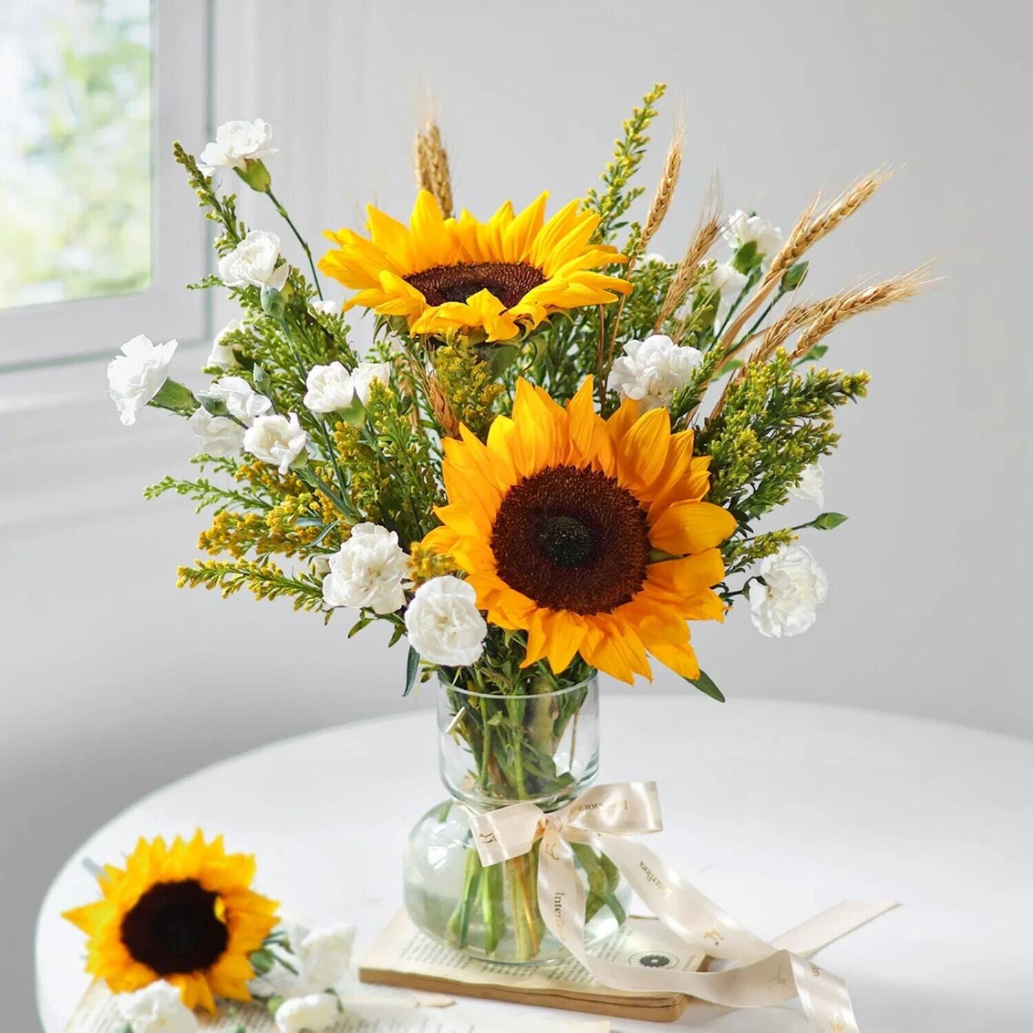 sonnenblumen, blumenstrauß, vasen, blumen, weiße blüten, sonnenblumen, blumenstrauß, glasvase, gemischte blumen, weizenstile, sonnenblume, blumenstrauß, blumen, glasvase, weiße blumen, sonnenblume, blumenstrauß, glasvase, weiße blumen, band