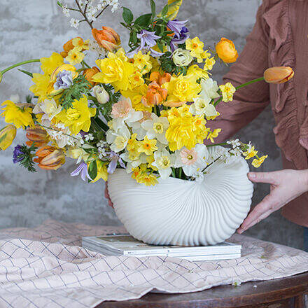 Narzissen Frühlingsbouquet in edler Vase